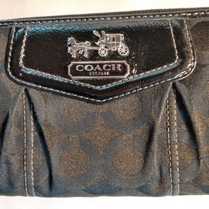 Like new Horse and Carriage Coach wallet.